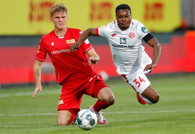 《胜利女神：妮姬》画师发布新游 31岁美少女VS巨型金枪鱼