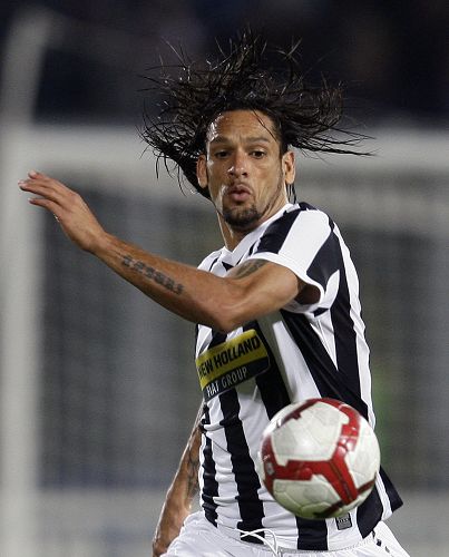 米体：罗马准备在一月签中场，对莱斯特城的苏马雷感兴趣