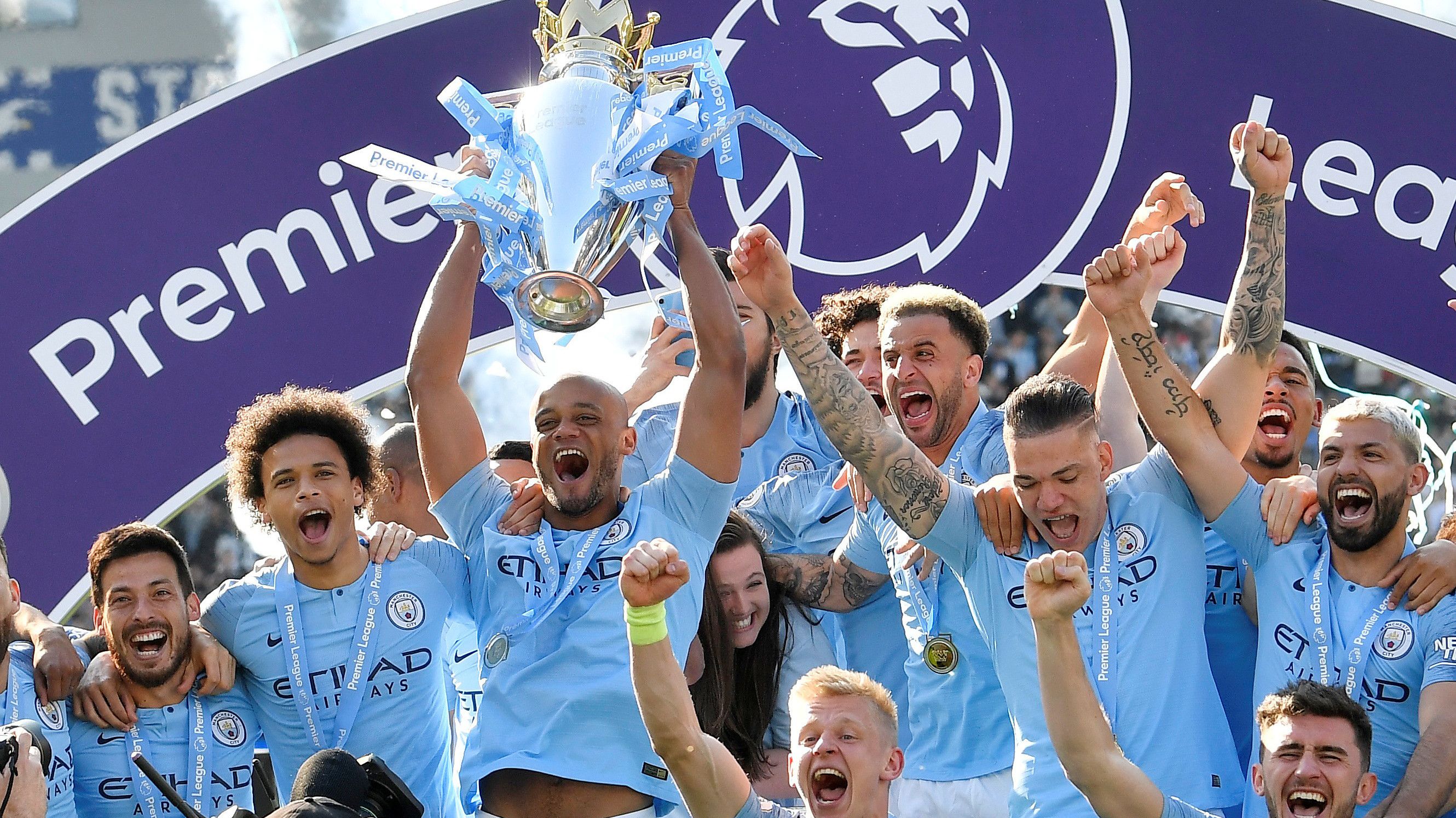 超级顶薪落空！特雷·杨1换2，比赛期间得知被交易！还要追浓眉？