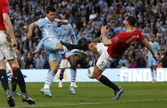 网友圣诞节心酸留言：我想玩《黎明杀机》但电脑带不动